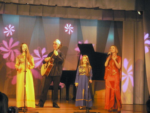 Поющая семья Шульгиных, камерный зал краевой филармонии Поющая семья Шульгиных, камерный зал краевой филармонии