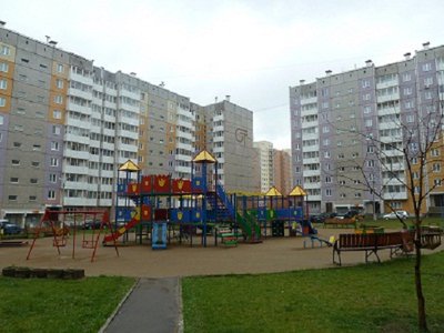 Продам 2-комн. Линейная 90, 6/10п, 54кв.м, новый дом, состояние хорошее, ПВХ, кафель. Закрытый двор. Один собственник. Более 3-х лет в собственности (вся сумма в договоре), подходит под ипотеку. Цена 3290т.р.