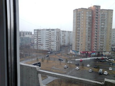 Продам 1-комн. Весны 13, 36кв.м, 7/10п, ПВХ, развитая инфраструктура: рядом дет.сады, школы, остановки, магазины, аптека, хороший двор. Один собственник, более 3 лет в собственности, чистая продажа. Цена 2350т.р., торг.