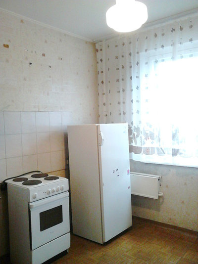 Продам 1-комн. Весны 13, 36кв.м, 7/10п, ПВХ, развитая инфраструктура: рядом дет.сады, школы, остановки, магазины, аптека, хороший двор. Один собственник, более 3 лет в собственности, чистая продажа. Цена 2350т.р., торг.