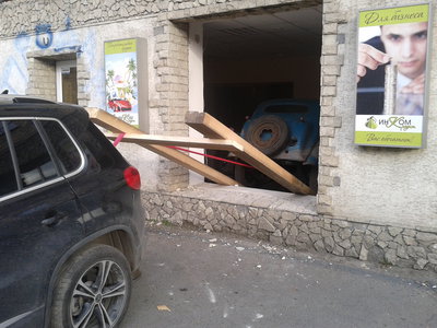 Демонтаж- монтаж окон для заноса предметов.