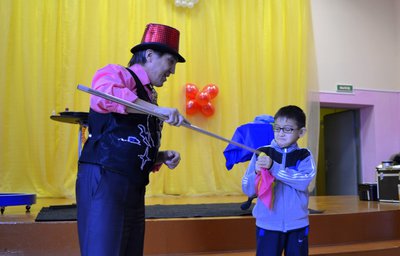 Фокусник волшебник на детский праздник.