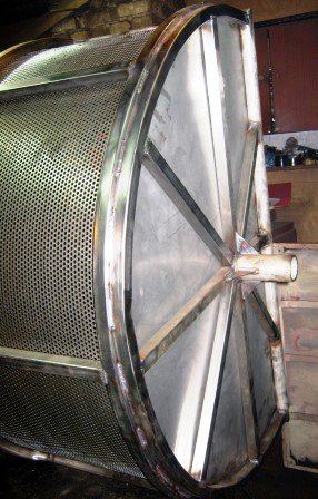 Сварка аргоном нержавейки, алюминия, титана и др, так же производим рубку, гибку, фрезерные