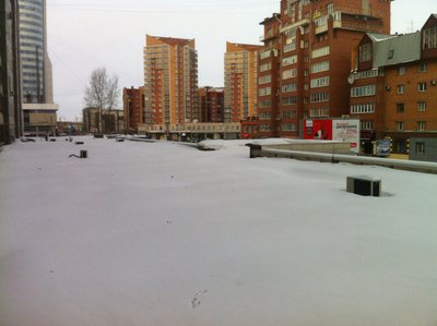 Очистка кровли от снега и наледи, удаление сосулек.