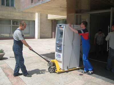 Предлагаем профессиональное обслуживание банкоматов. Перемщение монтаж демонтаж анкерение в Красноярске и по краю