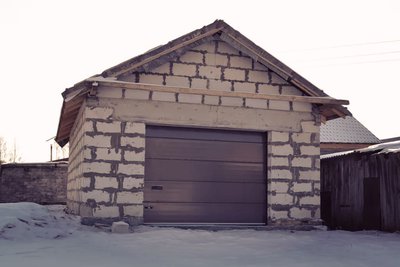 Строительство гаражей в Красноярске от котлована до косметической отделки. 