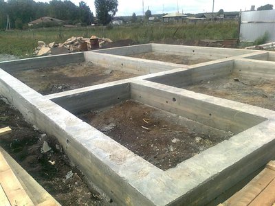 Бетонируем площадки.