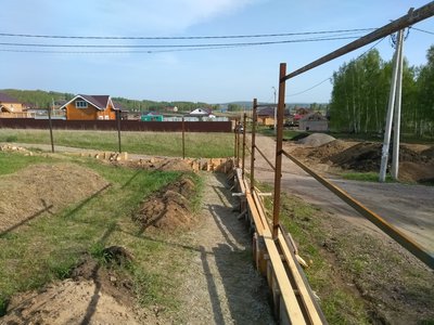 Установка столбов для забора из профлиста. Для ворот. Ограждение