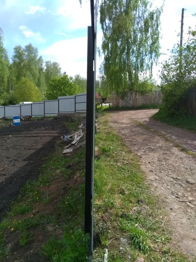 Установка столбов для забора из профлиста. Для ворот. Ограждение