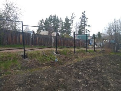 Установка столбов для забора из профлиста. Для ворот. Ограждение
