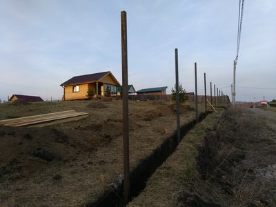 Предлагаем вам профессиональную Установку столбов по периметру вашего участка, дачи, поля,  деревянных, металлических. бетонных.