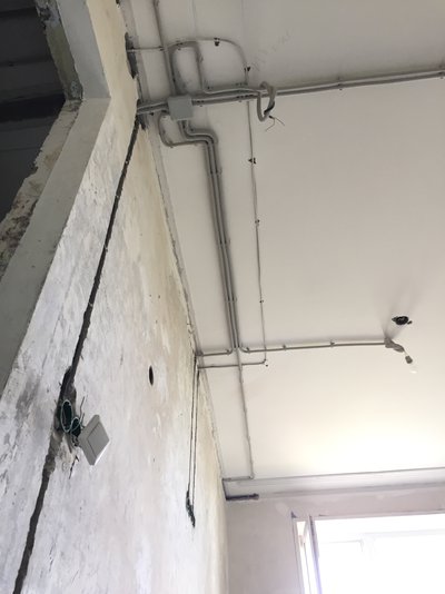 Монтаж электропроводки бригадой электриков. Красноярск