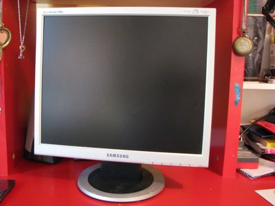 ЖК монитор 17 Samsung 710N в отличном состоянии