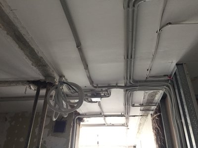 Монтаж электропроводки в деревянных домах. Красноярск 89131776071