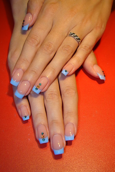 НАРАЩИВАНИЕ НОГТЕЙ КАЧЕСТВЕННО. гарантия 30 дней. в подарок абонемент в солярий.