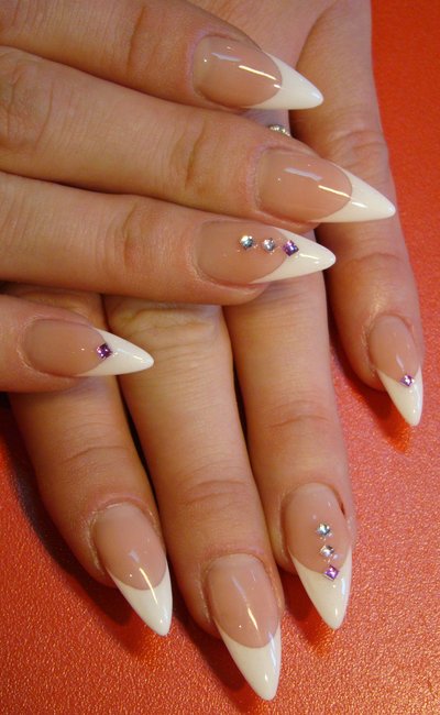 НАРАЩИВАНИЕ НОГТЕЙ КАЧЕСТВЕННО. гарантия 30 дней. в подарок абонемент в солярий.