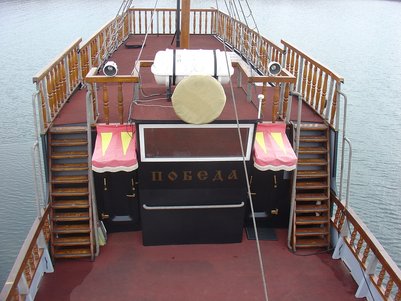 Оригинальное прогулочное судно Победа (стилизовано под пиратский бриг)
