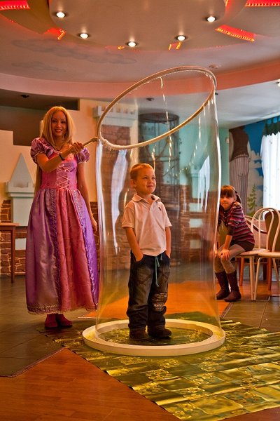 Гигантские пузыри на вашем празднике.