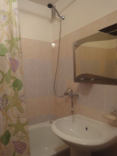 Сдам посуточно 1-квартиру г.Красноярск ул.Чернышевского 98