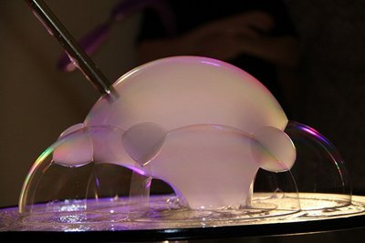 &laquo;Шоу мыльных пузырей&raquo;.