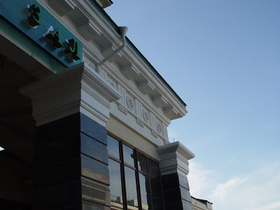 Фонтаны, скамьи, вазоны, карнизы, ступени и т.п.