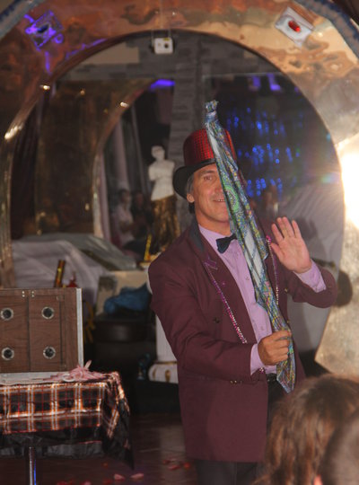 Фокусник - иллюзионист