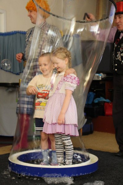 Шоу Гигантских мыльных пузырей