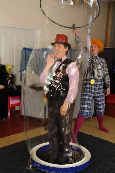 Шоу Гигантских мыльных пузырей