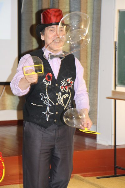 Шоу Гигантских мыльных пузырей