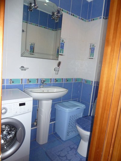 Сдам 4-комн. Водопьянова 19, 7/10кир, 120кв.м, отличный ремонт, есть все необходимое из мебели и бытовой техники (телевизоры, плита, СВЧ, посудомоечная машина, СМА, бойлер, мелкая бытовая), посуда. Навесные потолки, 2 сан.узла, гардеробная, кладовая, сейф