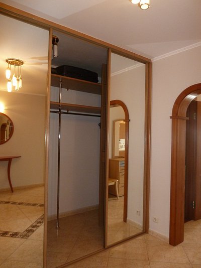 Сдам 4-комн. Водопьянова 19, 7/10кир, 120кв.м, отличный ремонт, есть все необходимое из мебели и бытовой техники (телевизоры, плита, СВЧ, посудомоечная машина, СМА, бойлер, мелкая бытовая), посуда. Навесные потолки, 2 сан.узла, гардеробная, кладовая, сейф