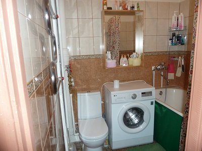 Продам 1-комн. Красномосковская 37, 3/5кир, 35/20/7, улучш, электро, состояние отличное – сделан ремонт: окна ПВХ, натяжной потолок, стены выровнены, свежие обои, новая сантехника и трубы, кафель, установлены водосчетки. В коридоре вместительный шкаф, хор