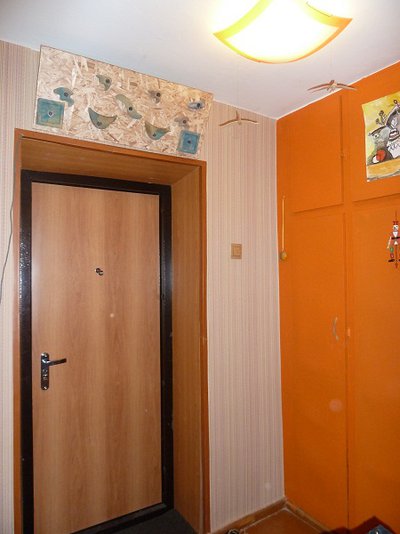 Продам 1-комн. Красномосковская 37, 3/5кир, 35/20/7, улучш, электро, состояние отличное – сделан ремонт: окна ПВХ, натяжной потолок, стены выровнены, свежие обои, новая сантехника и трубы, кафель, установлены водосчетки. В коридоре вместительный шкаф, хор