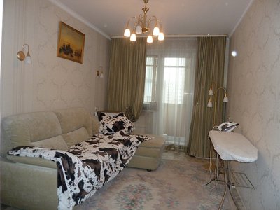 Сдам 3-комн. Ястынская 10, 6/10п, евроремонт, в аренде не была. Есть все необходимое из мебели и бытовой техники. Стоимость 35000 руб. помесячно.