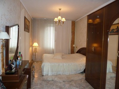 Сдам 3-комн. Ястынская 10, 6/10п, евроремонт, в аренде не была. Есть все необходимое из мебели и бытовой техники. Стоимость 35000 руб. помесячно.