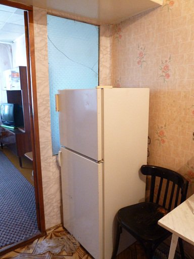 Сдам Гостинку Волжская 5, 18кв.м, 5/5п, ПВХ, душ-слив кафель, с мебелью, холод-к, эл. пл, ТВ. Только русских, надолго. Цена 8500 руб.