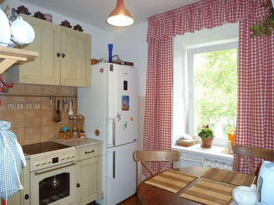 Продам 1-комн. Красномосковская 37, 3/5кир, 35/20/7, улучш, электро, состояние отличное – сделан ремонт: окна ПВХ, натяжной потолок, стены выровнены, свежие обои, новая сантехника и трубы, кафель, установлены водосчетки. В коридоре вместительный шкаф, хор