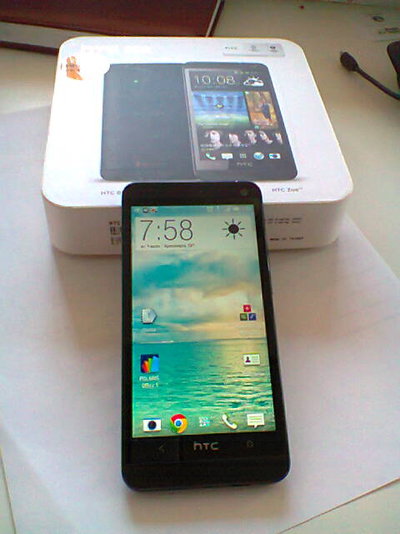 Продам черный HTC ONE в Красноярске.