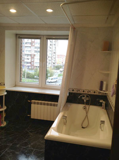 Продам 3-комн. Взлетная 1 (рынок Взлетка) 4/10кир, 100/60/20, состояние отличное – современный ремонт: спальни – окна во двор, кухня с утепленной лоджией, пол с подогревом (зона столовой 20кв.м), ванна с окном (8кв.м), большая лоджия (7кв.м длинной), зал 