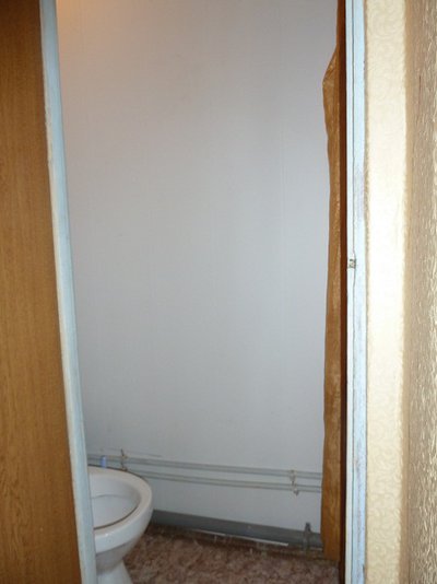 Сдам Гостинку Гастелло 25, 4/5п, 18кв.м, душ-поддон, ПВХ, с мебелью, состояние – после косметического ремонта. Русским, надолго. Цена 9500 руб. помесячно.