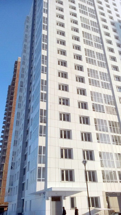 Сдам 2-комн. 9 Мая 83 ( ТРЦ &laquo;Планета&raquo;),  7/25мк, 58кв.м, новый дом, никто еще не жил. Состояние хорошее: ПВХ, сан.узел – кафель. Без мебели, есть электроплита. Русским, надолго. Цена 18000 руб. помесячно.