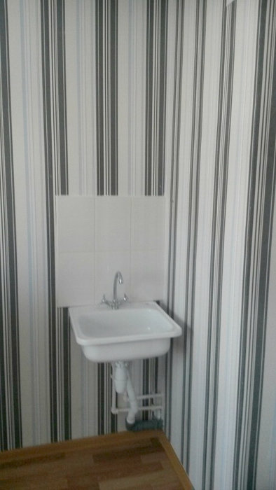 Сдам 2-комн. 9 Мая 83 ( ТРЦ &laquo;Планета&raquo;),  7/25мк, 58кв.м, новый дом, никто еще не жил. Состояние хорошее: ПВХ, сан.узел – кафель. Без мебели, есть электроплита. Русским, надолго. Цена 18000 руб. помесячно.