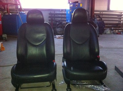 Продам комплект кожаных сидений на TOYOTA RAV-4 2010 года.