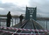 Военных, стоящих в Хакасии временный мост, взамен разрушенного, застимулировали