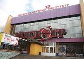 Пьяные граждане разбили двери кинотеатра "Эпицентр"