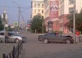 В центре Красноярска иномарка влетела в столб