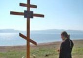 На берегу Красноярского водохранилища установили поклонный крест