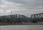 Мост через Абакан продолжает падать