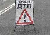 В Красноярске из грузовика на иномарку упала бетонная плита