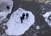 В Красноярском крае от берега оторвало льдину с пятью рыбаками